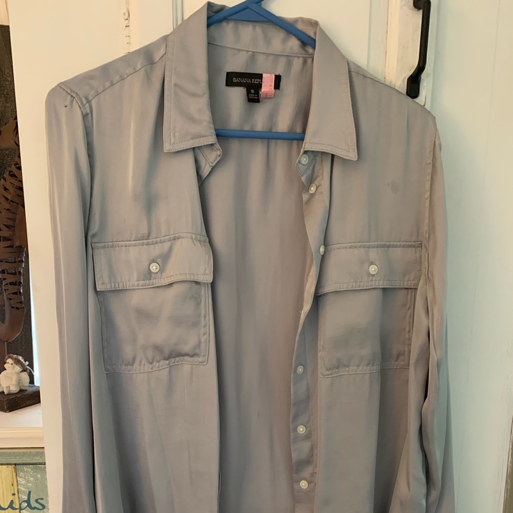 Silky dress top. Grey/soft blue color